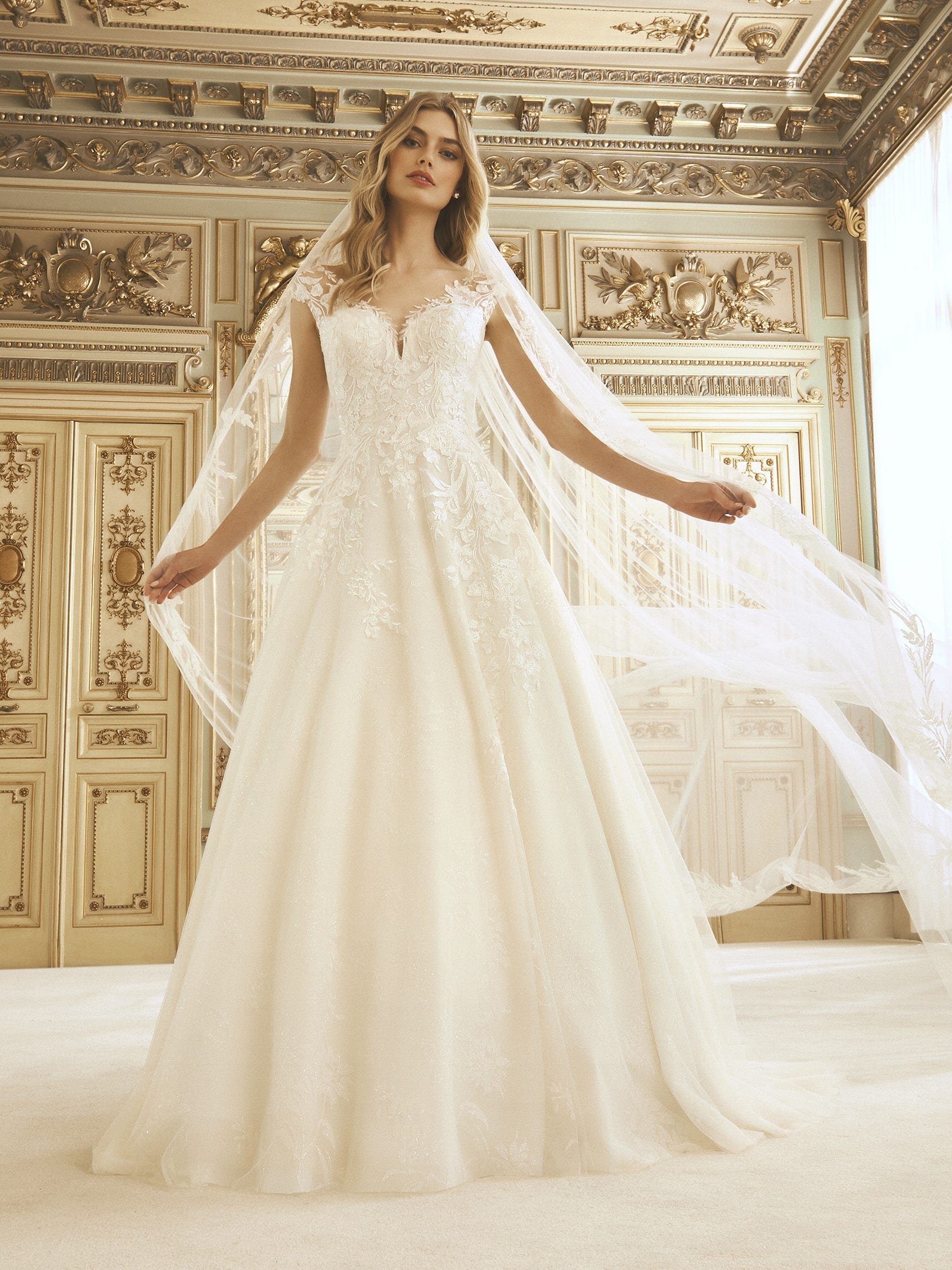 ALONA | Princess wedding dress with V-neck | House of St. Patrick