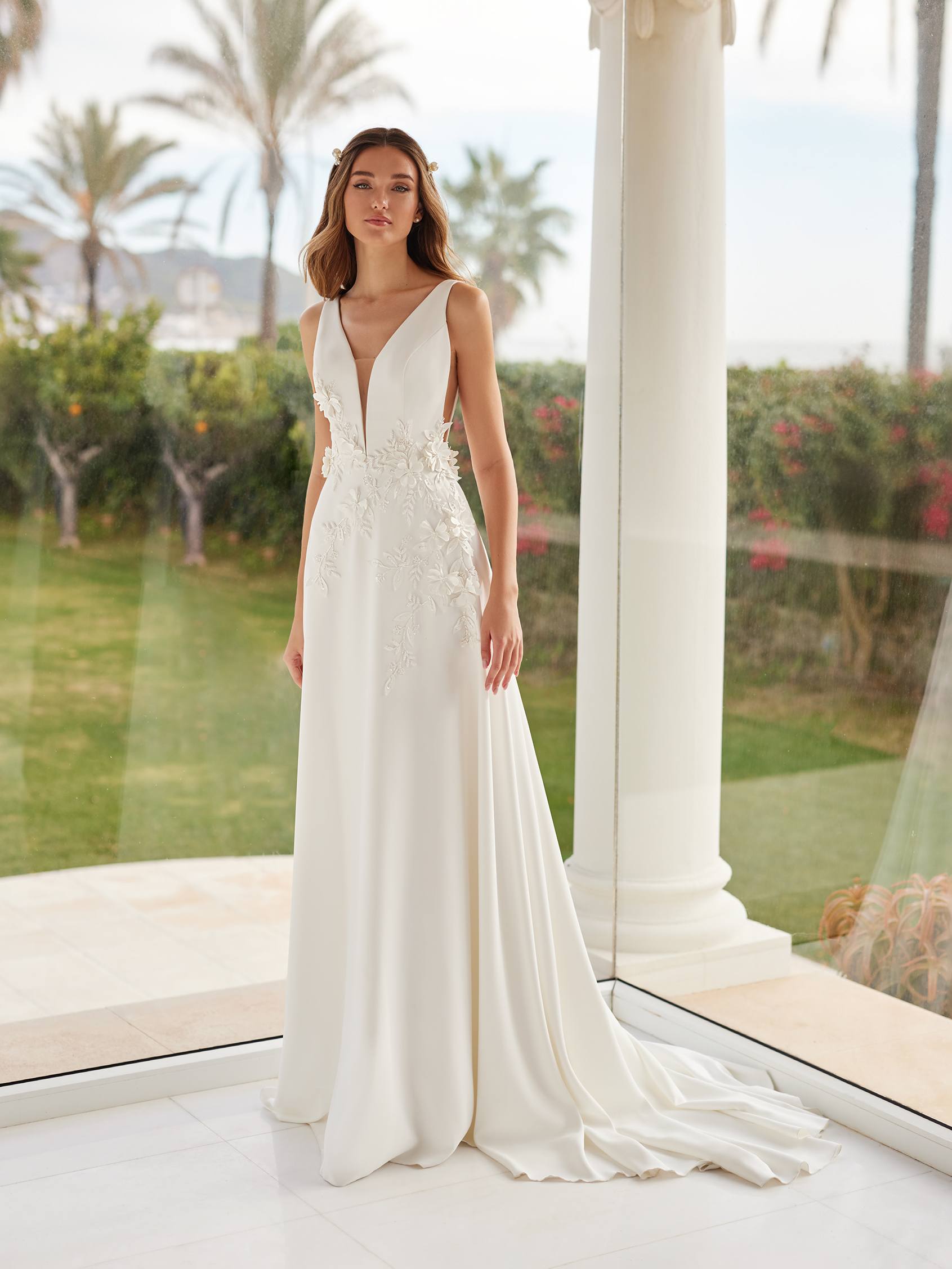 ARUNDEL Vestido de novia corte en a con escote de pico San Patrick