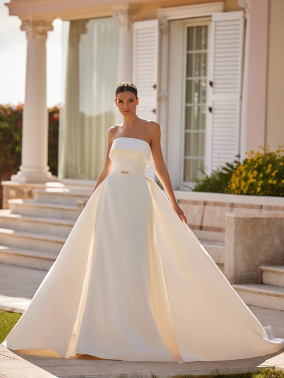 Floral Wedding Dresses: 39 Magical Looks + Faqs  Wedding dresses with  flowers, Colored wedding dresses, Floral wedding dress