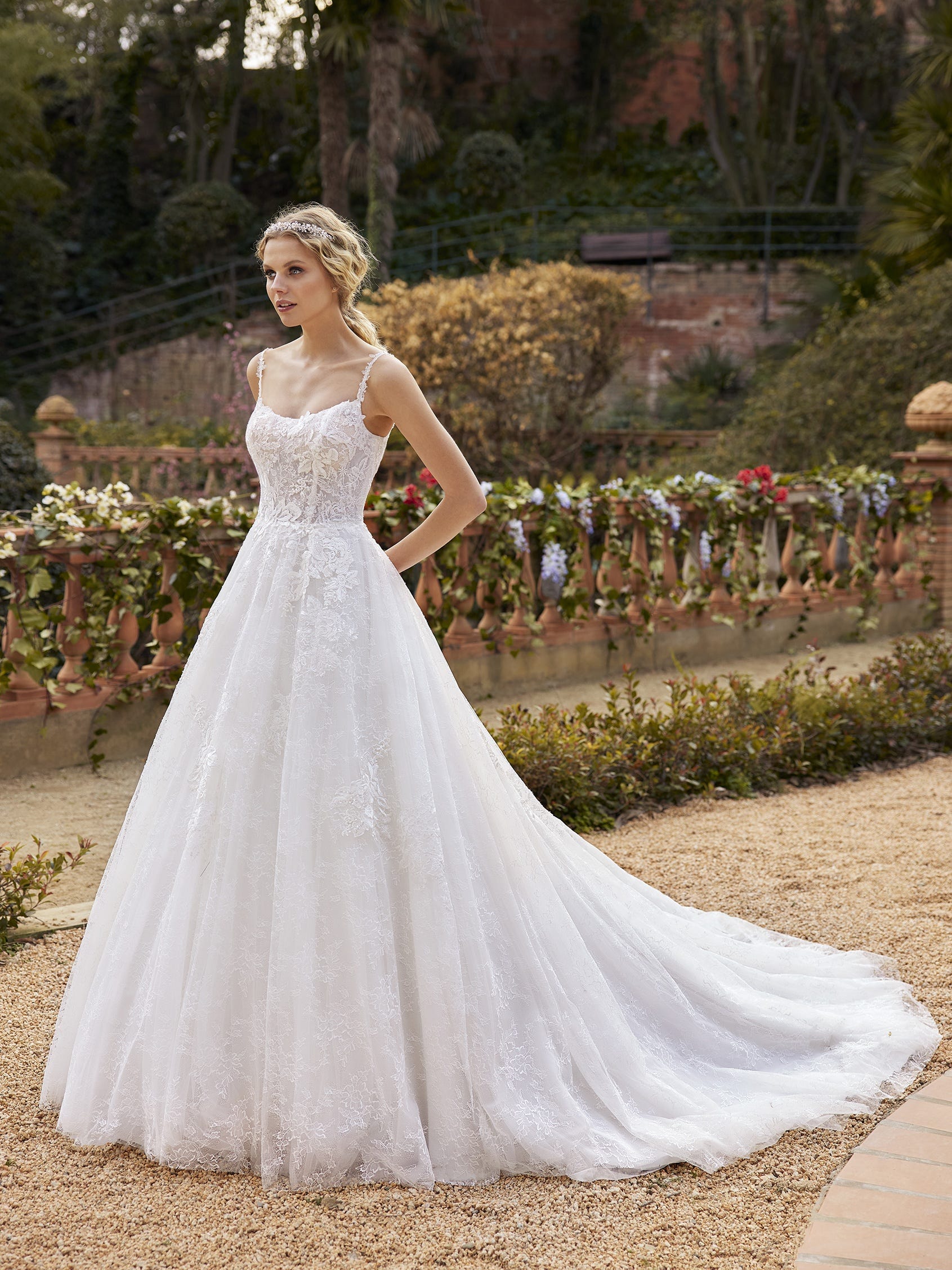 LACE AND TULLE A-LINE WEDDING DRESS WITH SQUARE NECKLINE