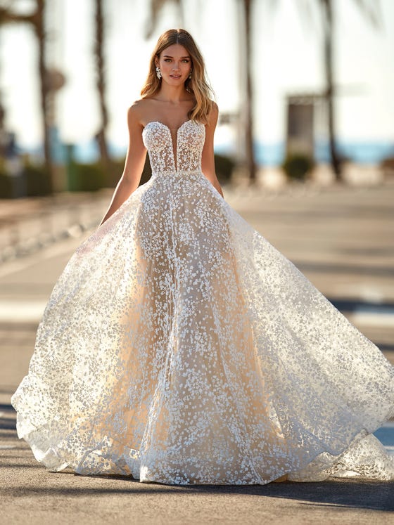 Beach Wedding Dresses V Neck Sleeveless Lace Applique Ivory White