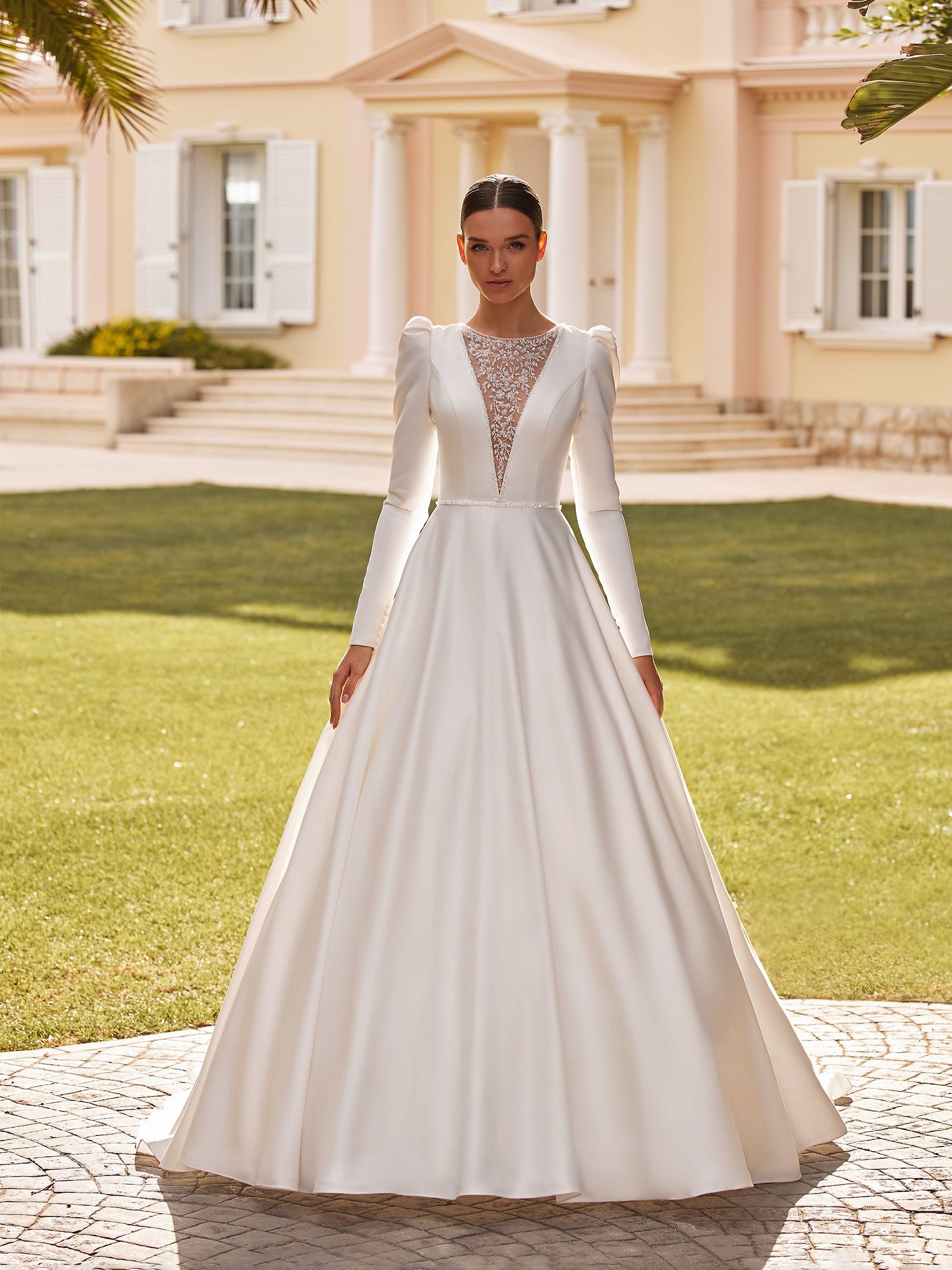 NICOLA A line wedding dress with bateau neck San Patrick